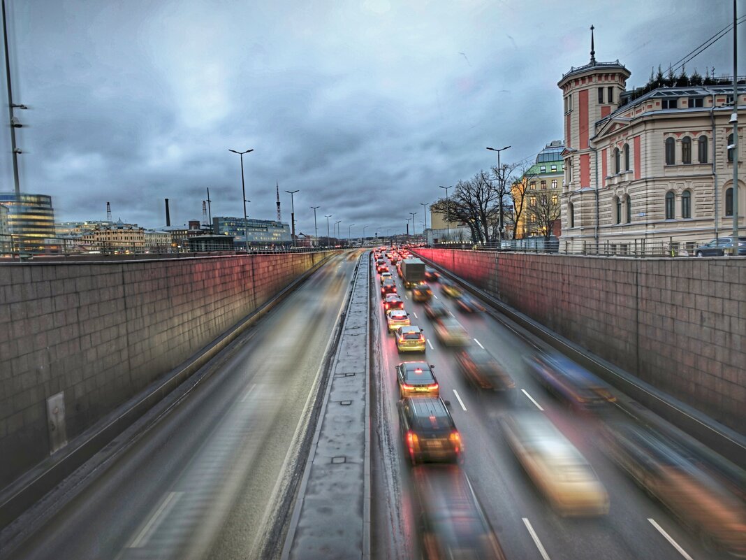 Поток машин в размытие... - Станислав Мутовин