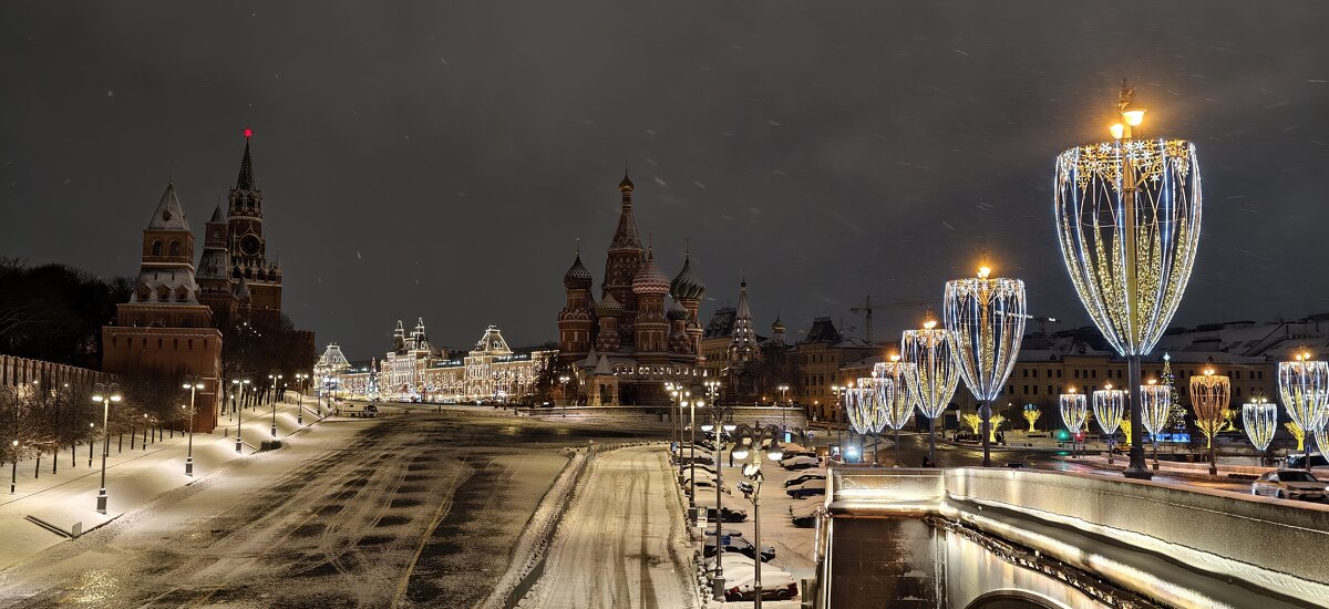 Васильевский спуск - <<< Наташа >>>