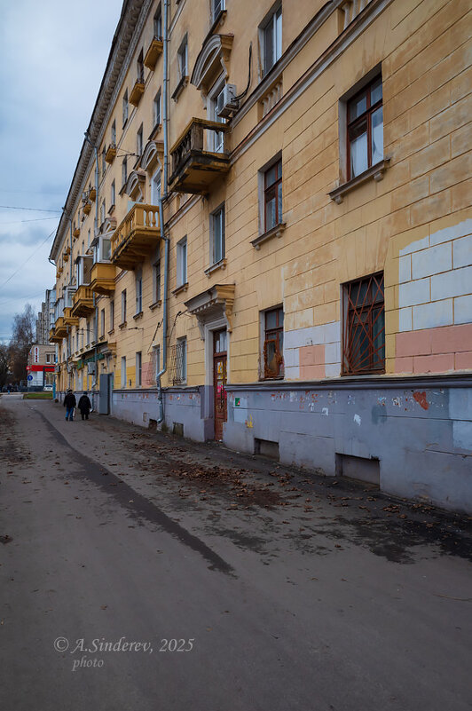 Около дома - Александр Синдерёв