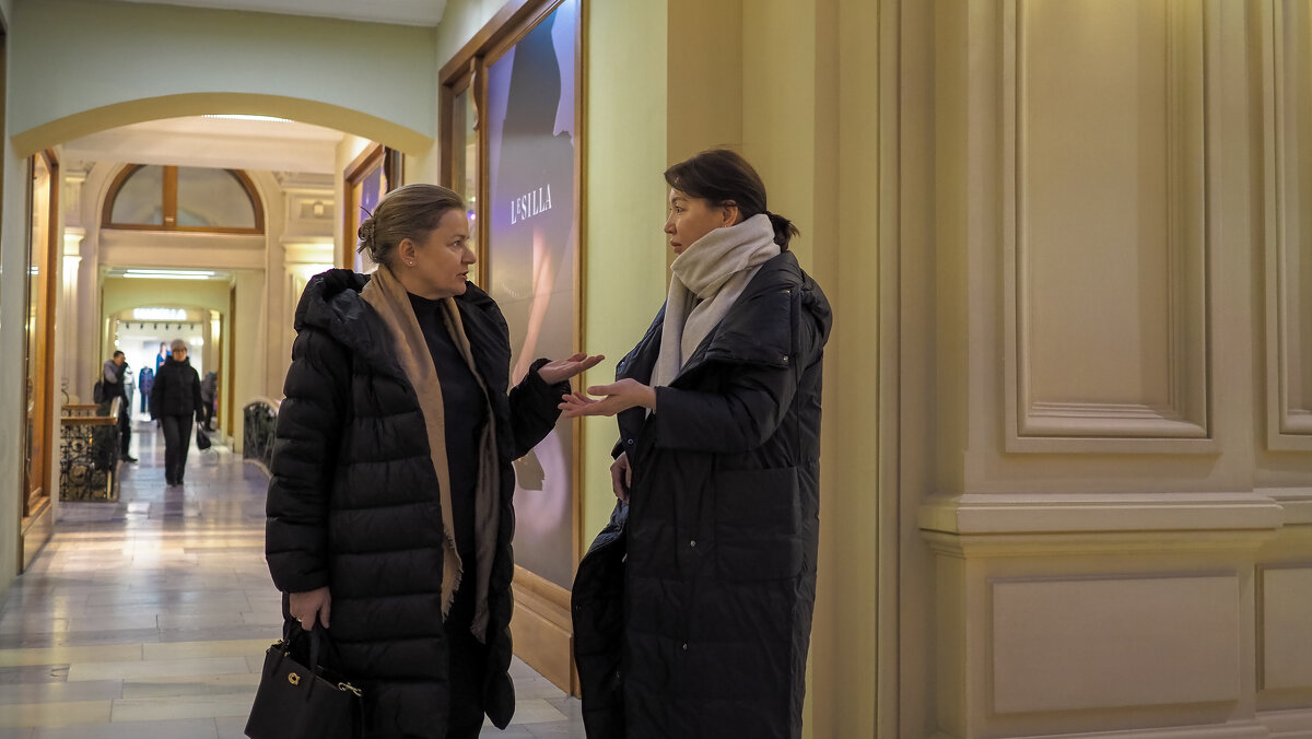 Зарисовка из ГУМа - юрий поляков