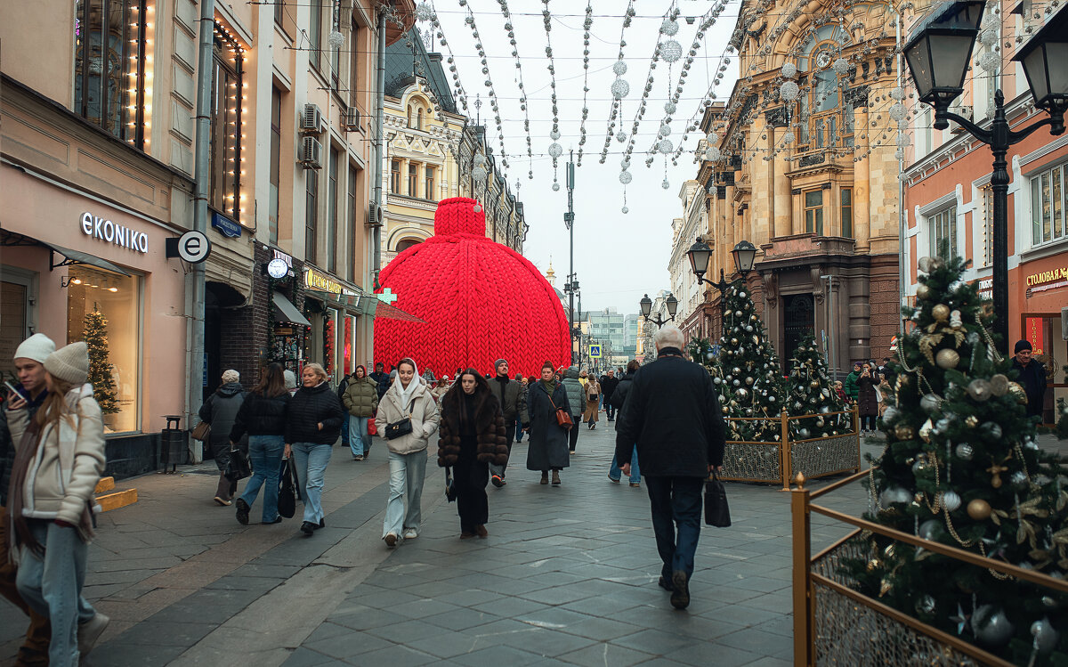 Пересечение улиц Кузнецкий Мост и Рождественка - Лилия .