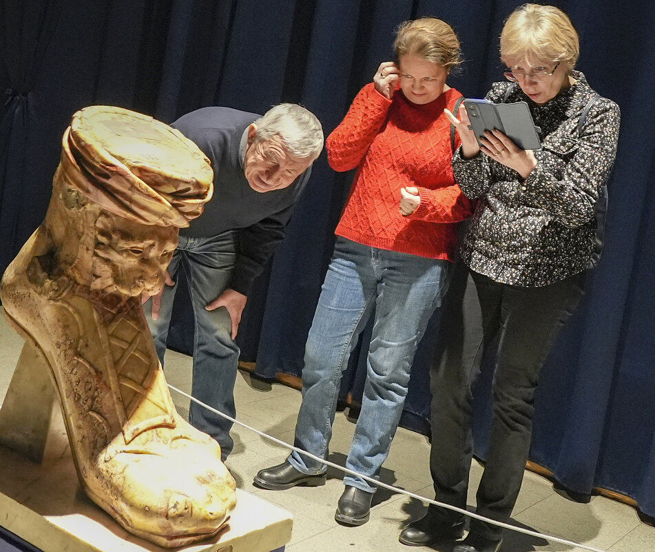 *** - Александр Русинов