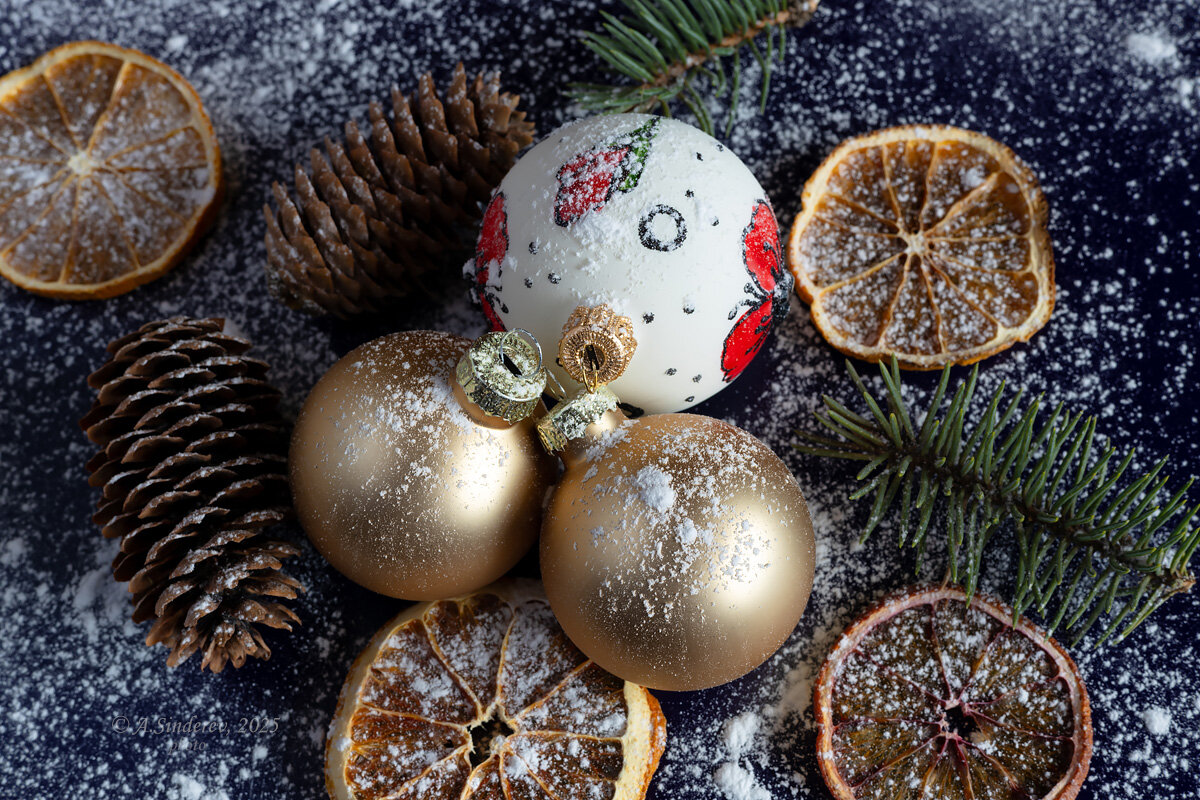 Новогодняя открытка с шарами - Александр Синдерёв