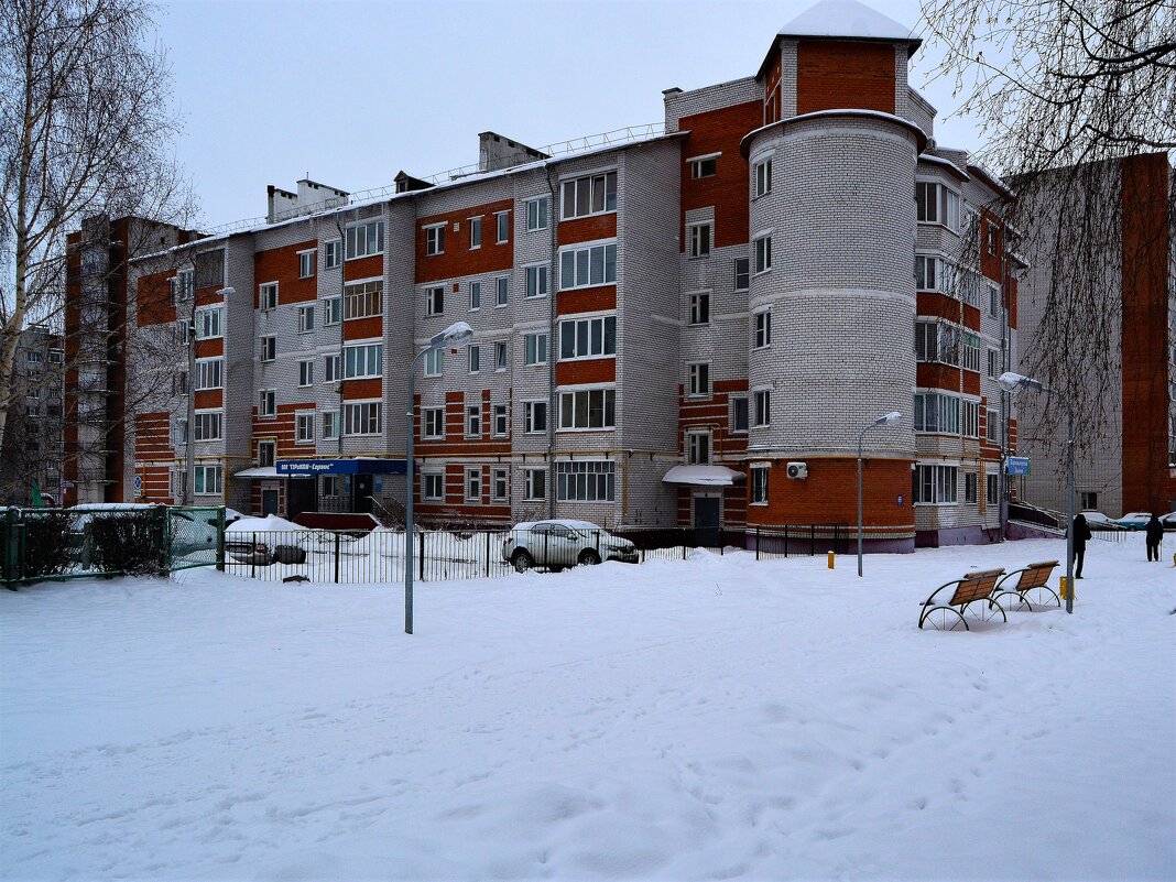 Новочебоксарск. Дом по ул. 10-й Пятилетки 68. - Пётр Чернега Новочебоксарск. Дом по ул. 10-й Пятилетки 68. - Пётр Чернега
