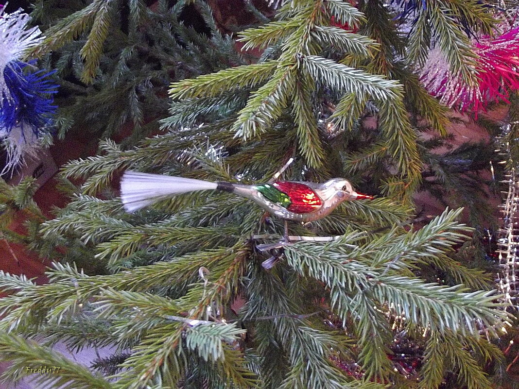 На новогодней ёлочке - Freddy 97