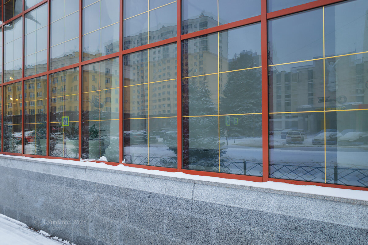 Отражения в окнах церкви - Александр Синдерёв