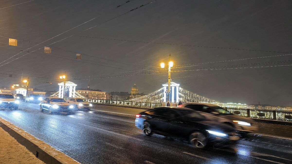 Мчат по Дворцовому мосту. - Ольга 