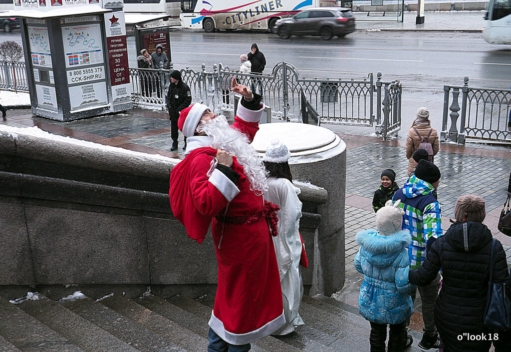 уходящий старый - Олег Лукьянов
