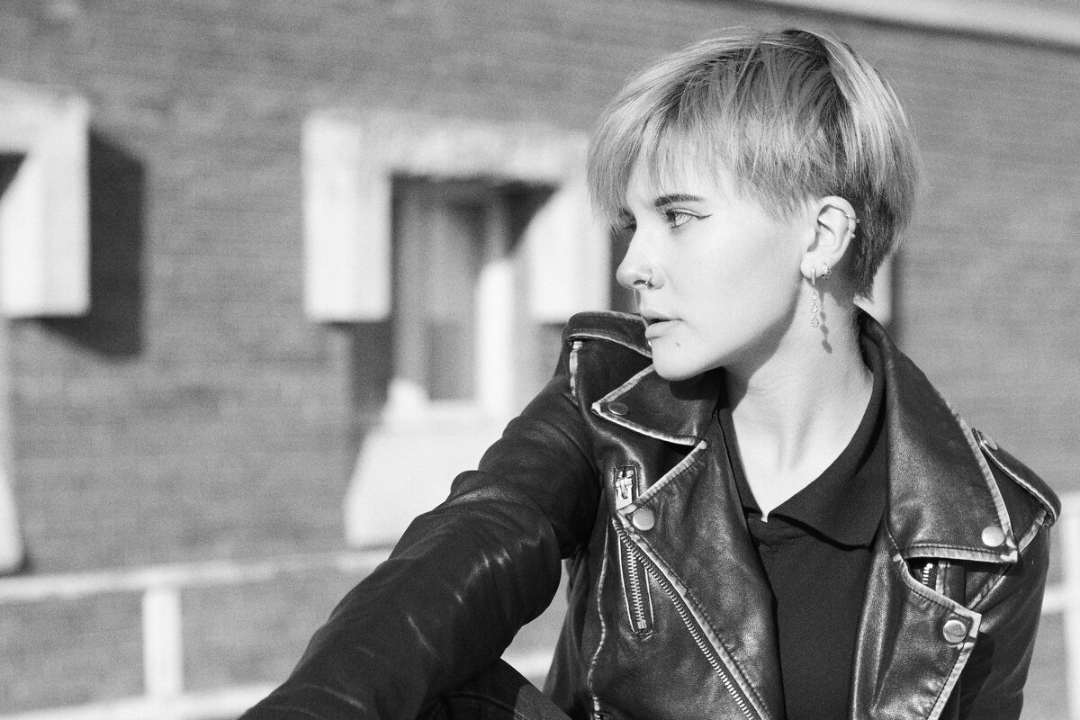 ДЕВУШКА В ГОРОДЕ - Елена Панова