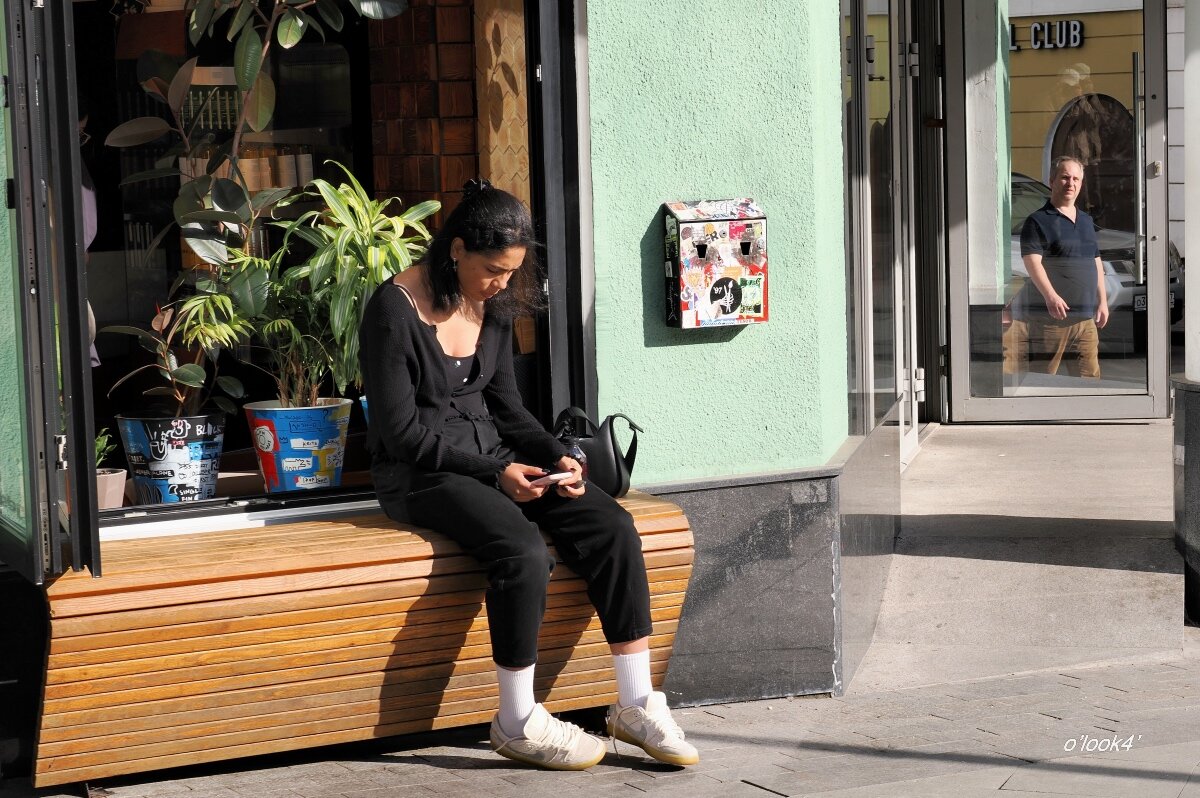 присела девушка - Олег Лукьянов присела девушка - Олег Лукьянов