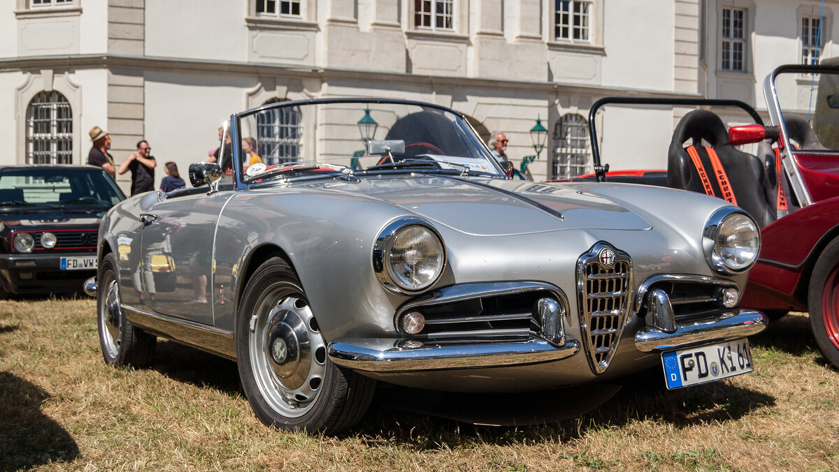 Alfa Romeo Giulietta Spider 1950 - 1960 - Олег Зак Alfa Romeo Giulietta Spider 1950 - 1960 - Олег Зак