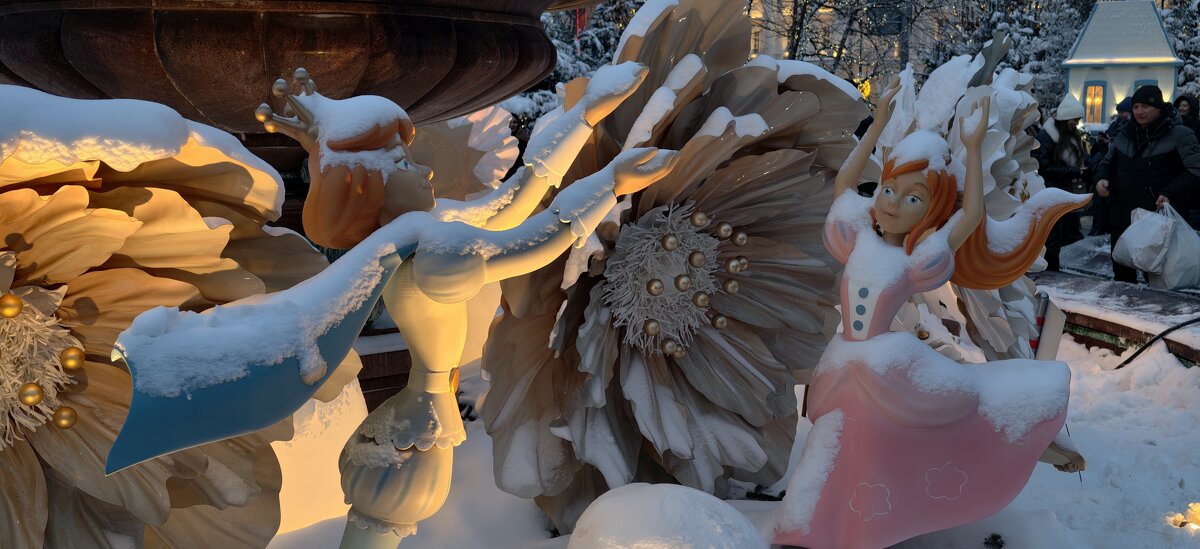 У Большого театра - <<< Наташа >>>