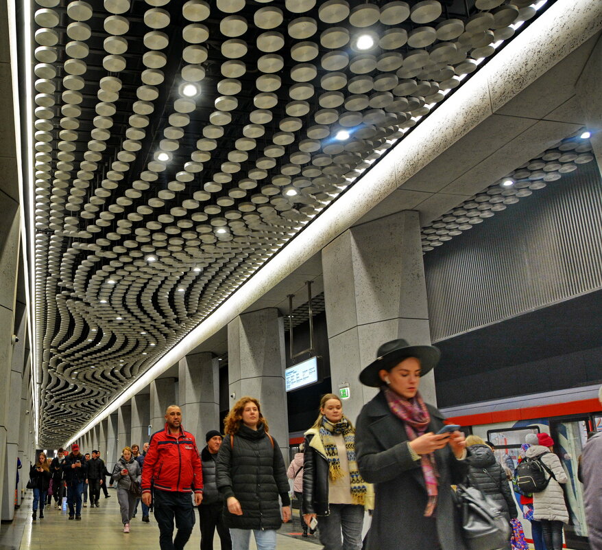 В метро - Анастасия Смирнова