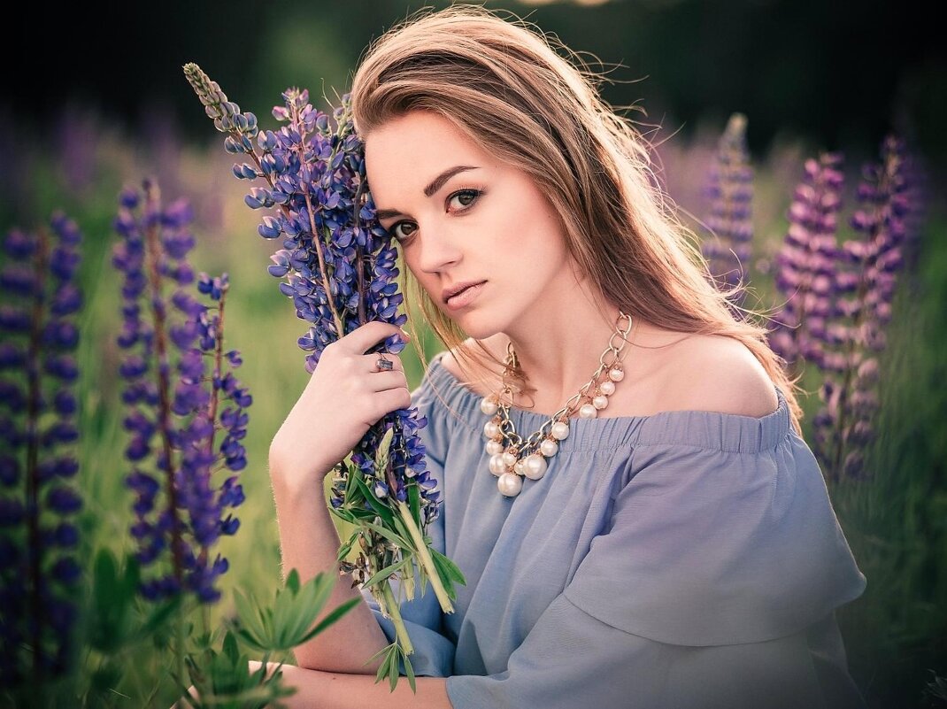 Девушка с люпинами - Наталья Куликова