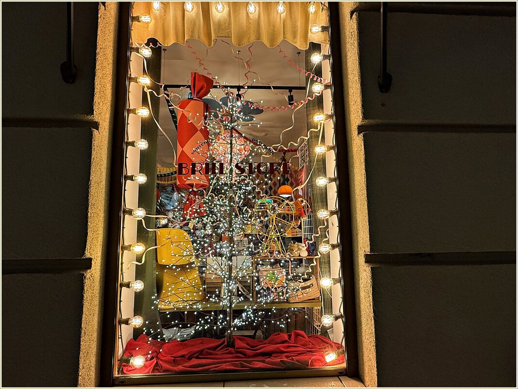 За стеклом. - Валерия Комова За стеклом. - Валерия Комова