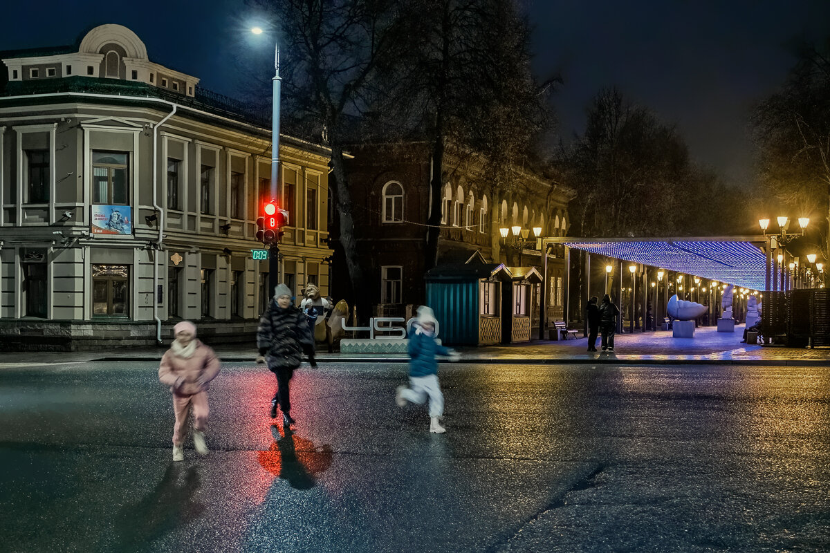 "Куда бегут? Зачем спешат?..." - Сергей Шатохин 