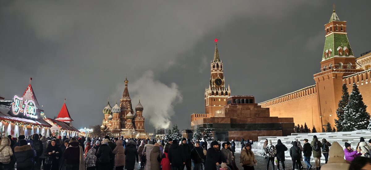 На Новогодней Красной площади - <<< Наташа >>>