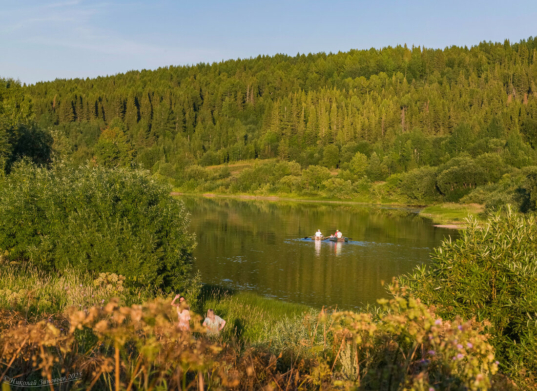 Лето на реке Ухта. Живописные гряды, поросшие тайгой порой создают ощущение каньона - Николай Зиновьев