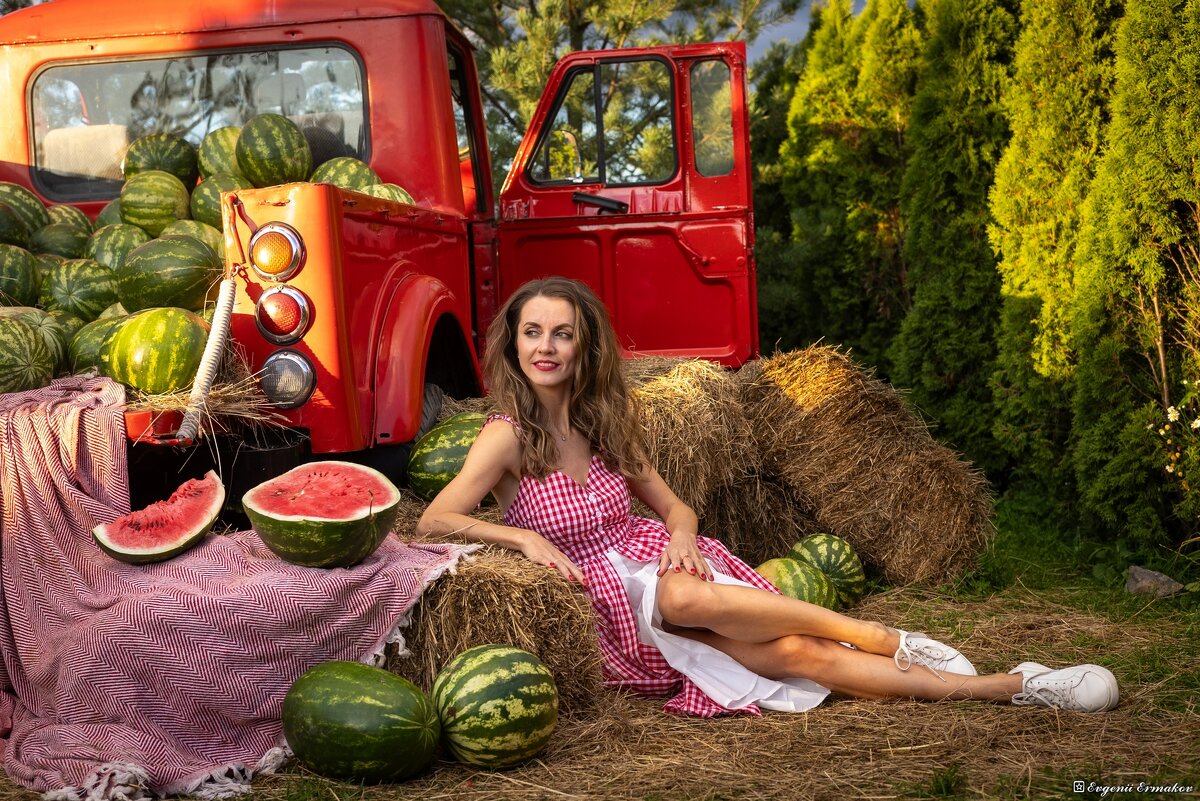 В окружении ягод - Евгений Ермаков В окружении ягод - Евгений Ермаков