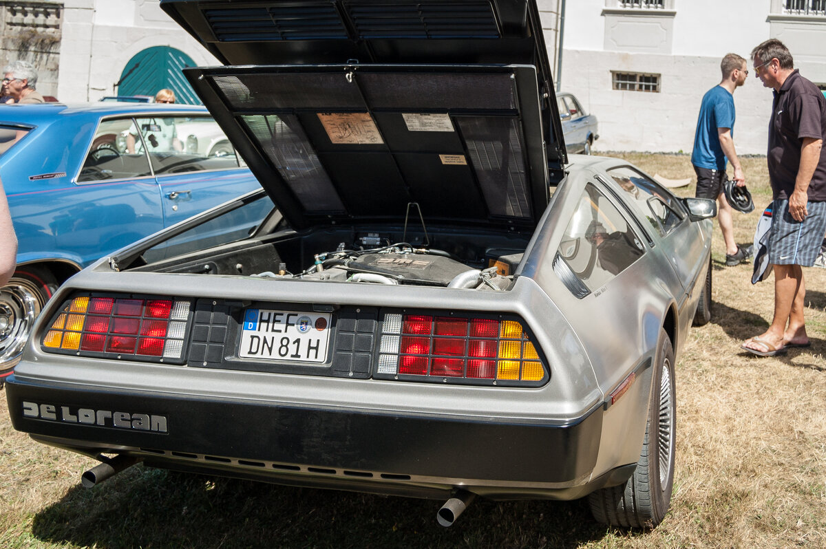 De Lorean - летающая машина времени из "Назад в будущее" ))) - Олег Зак