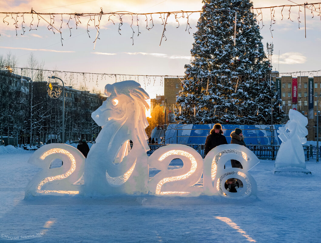 Ухта. Символ года на миг осветило низкое январское солнышко. - Николай Зиновьев
