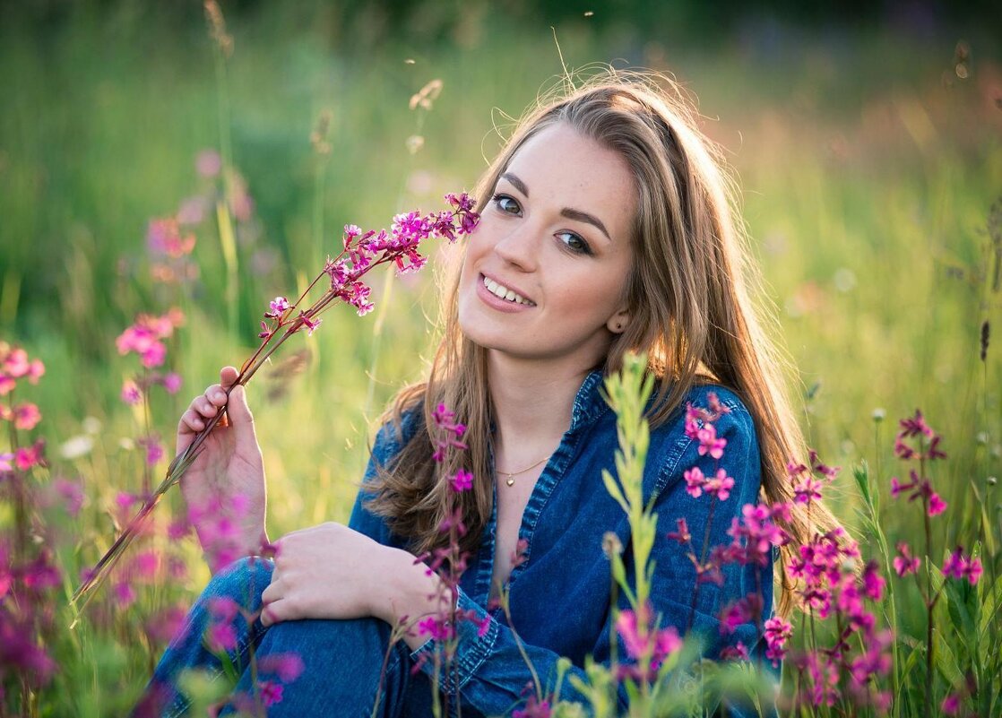 Девушка с цветами - Наталья ***