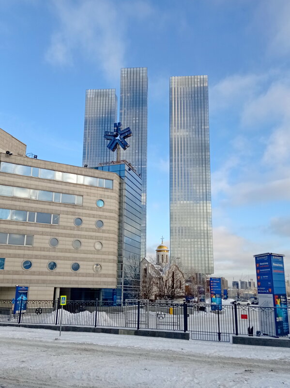 Небоскребы растут и зимой, и летом... - Александр Чеботарь