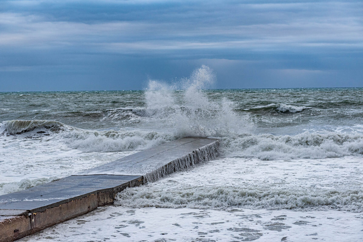 ветер гуляет по набережной - Дмитрий Лупандин