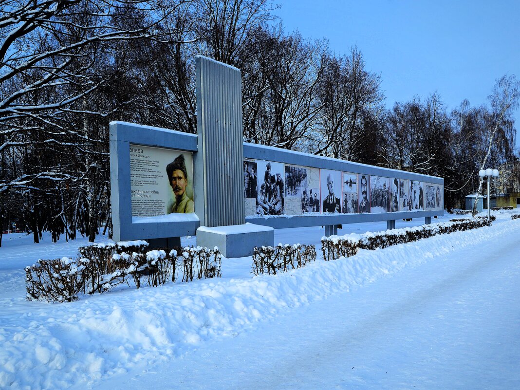 Чебоксары. Стела "Василий Иванович Чапаев и Гражданская война". - Пётр Чернега