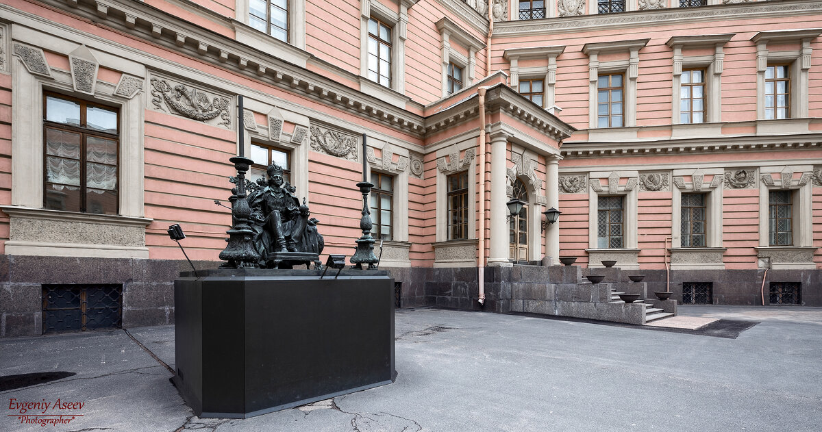 Петербургские дворы - они разные ) - Евгений 