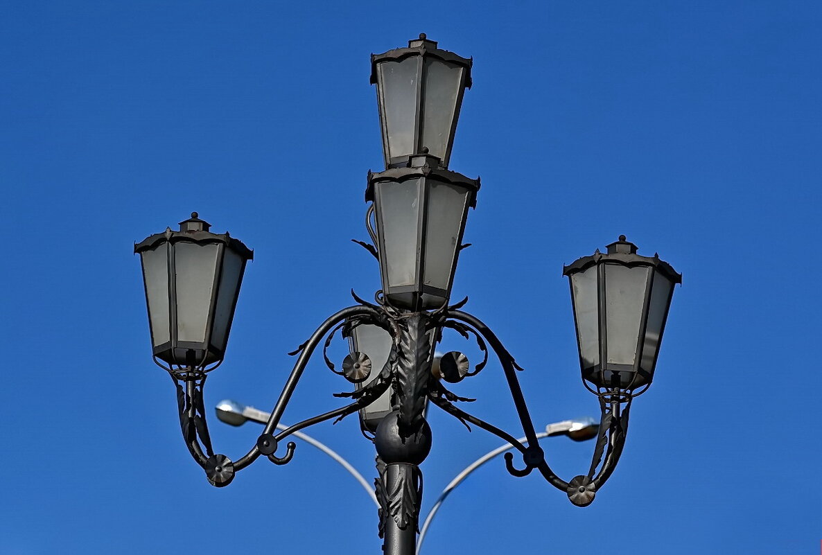 Фонарь... - Николай Саржанов