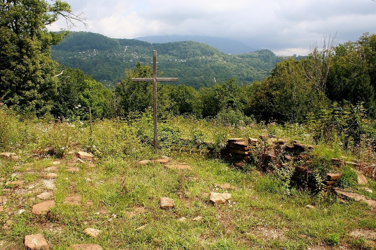 Развалины храма Х-ХII века. Сочи - Tata Wolf