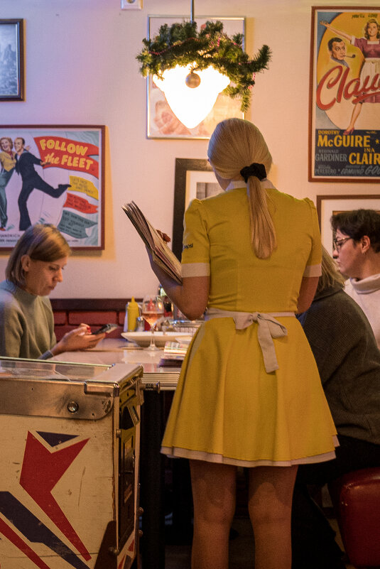 Где-то в кафе - Илья Шенгелия