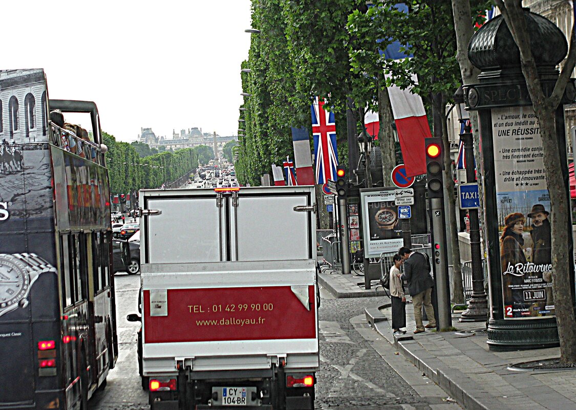 По улицам Парижа. - Владимир Драгунский