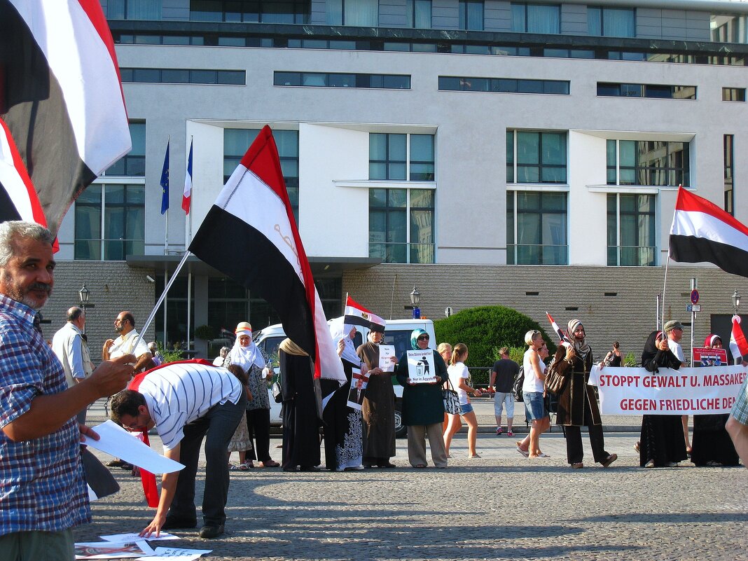 В Берлине исламисты вышли на демонстрацию за создание халифата в Германии. - unix (Илья Утропов)