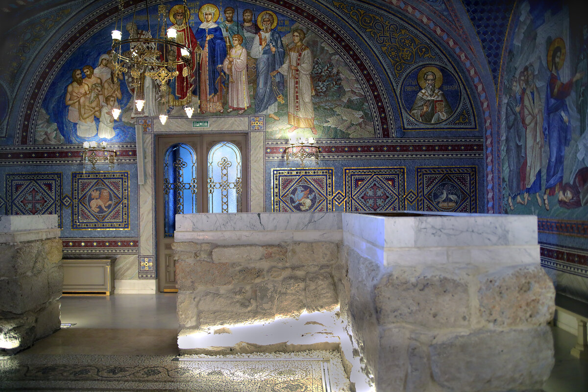 Во Свято-Владимирском храме, Херсонес - Леонид 