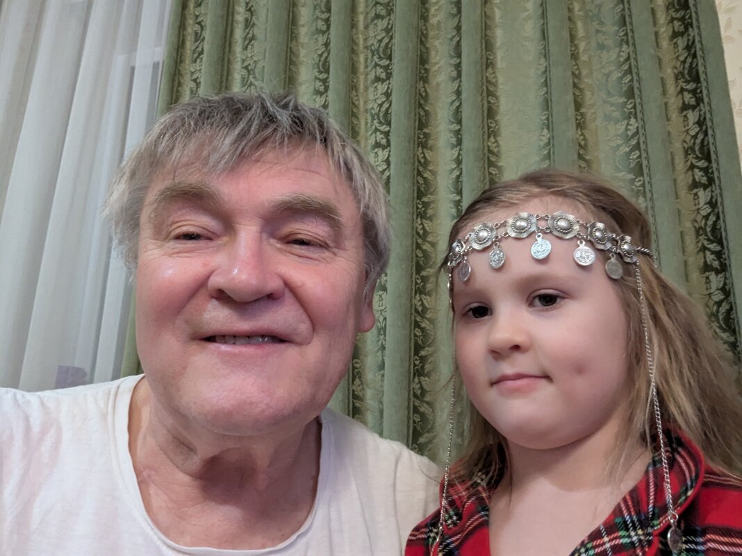 Друзья - Андрей Хлопонин