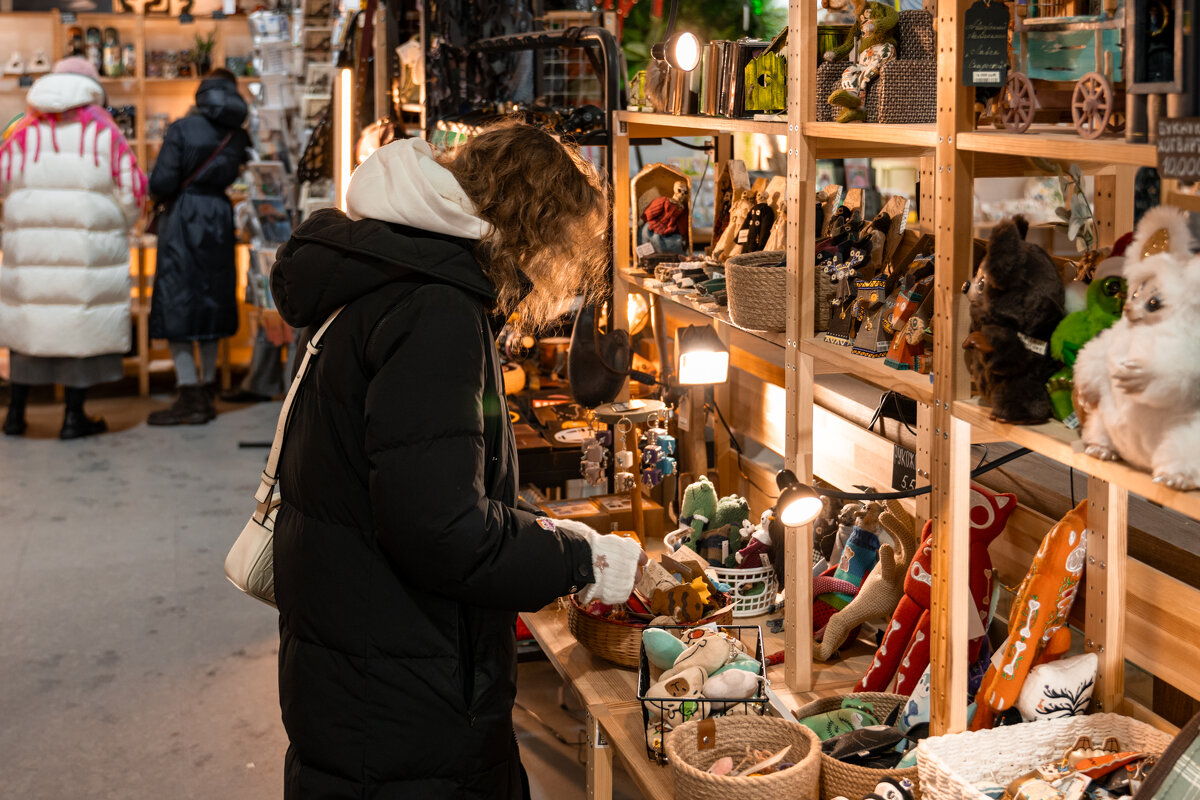 В магазине - Илья Шенгелия