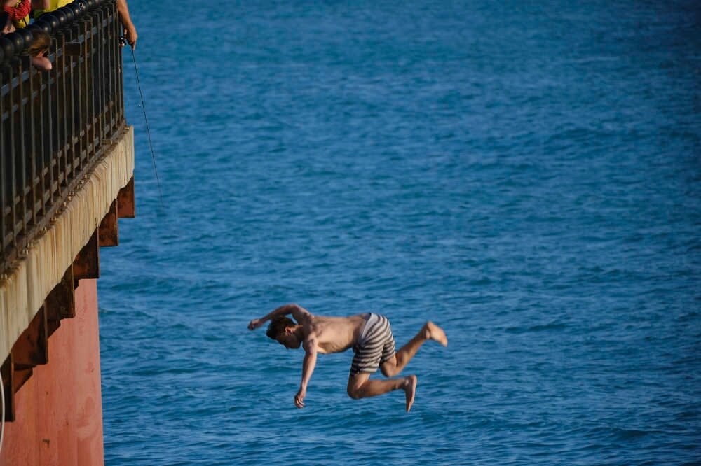 ... - Иван Державин