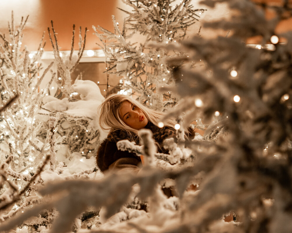 Девушка делает селфи - Илья Шенгелия