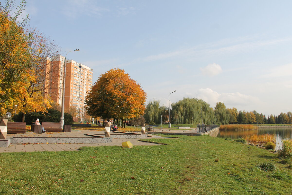 ОСЕННИЙ ГОРОДСКОЙ ПЕЙЗАЖ - Валентина ОСЕННИЙ ГОРОДСКОЙ ПЕЙЗАЖ - Валентина