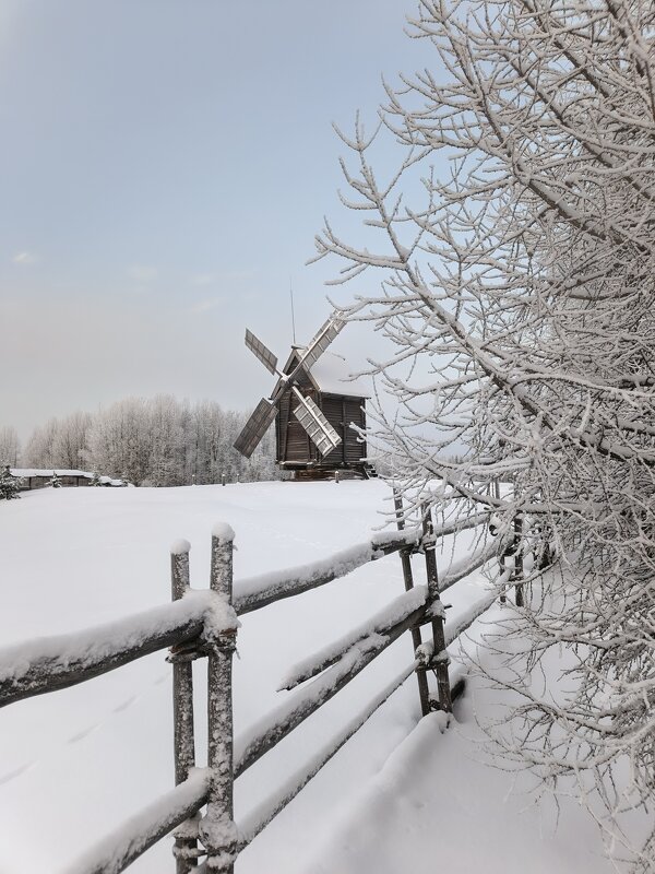 И только старая мельница крутится-вертится... - Ольга Чистякова И только старая мельница крутится-вертится... - Ольга Чистякова