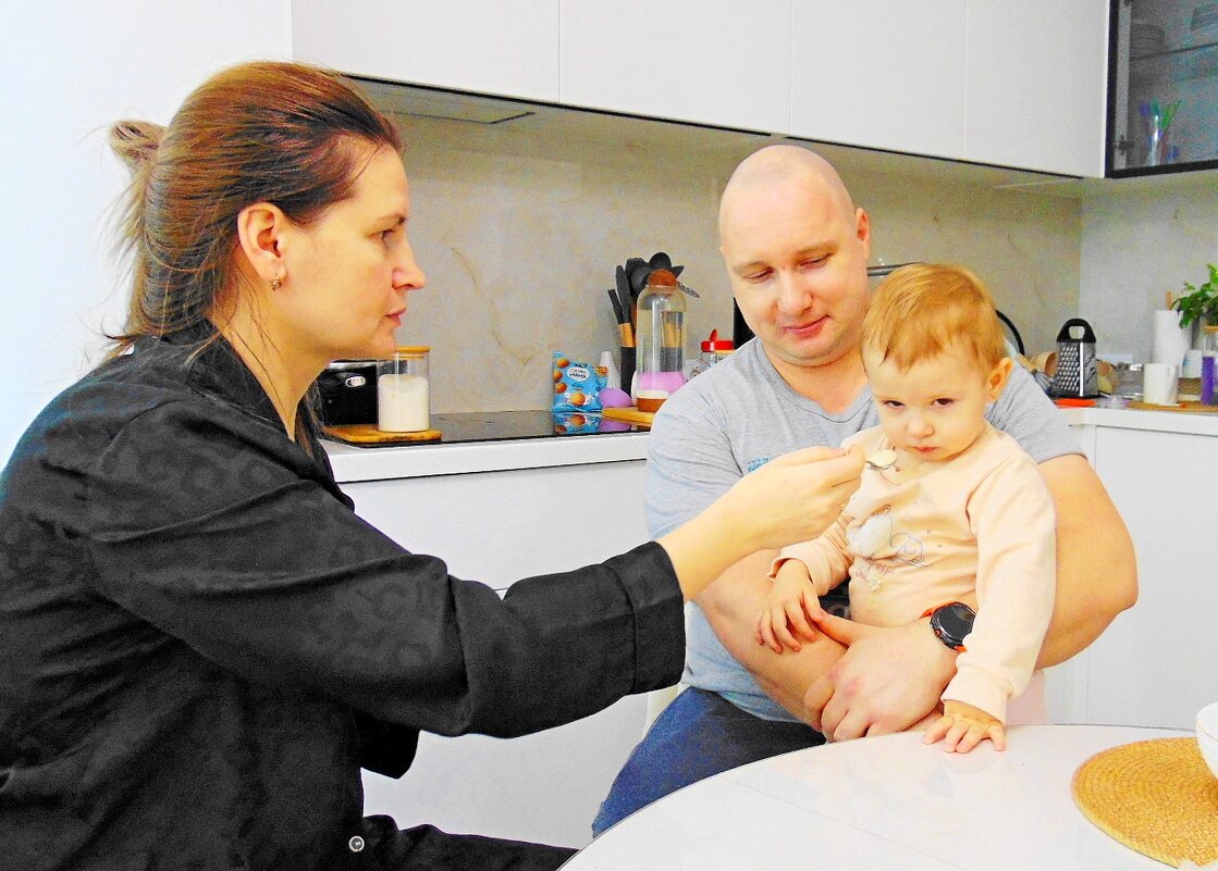 Кормление Яны. - Александр Владимирович Никитенко Кормление Яны. - Александр Владимирович Никитенко