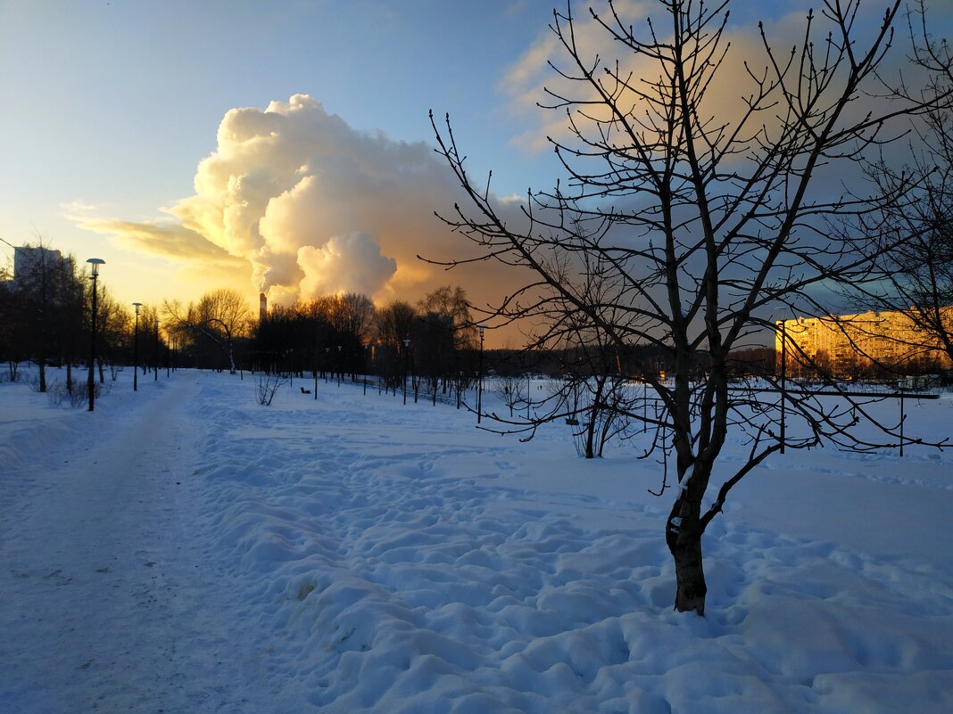 И в Москве бывает морозно - Андрей Лукьянов И в Москве бывает морозно - Андрей Лукьянов