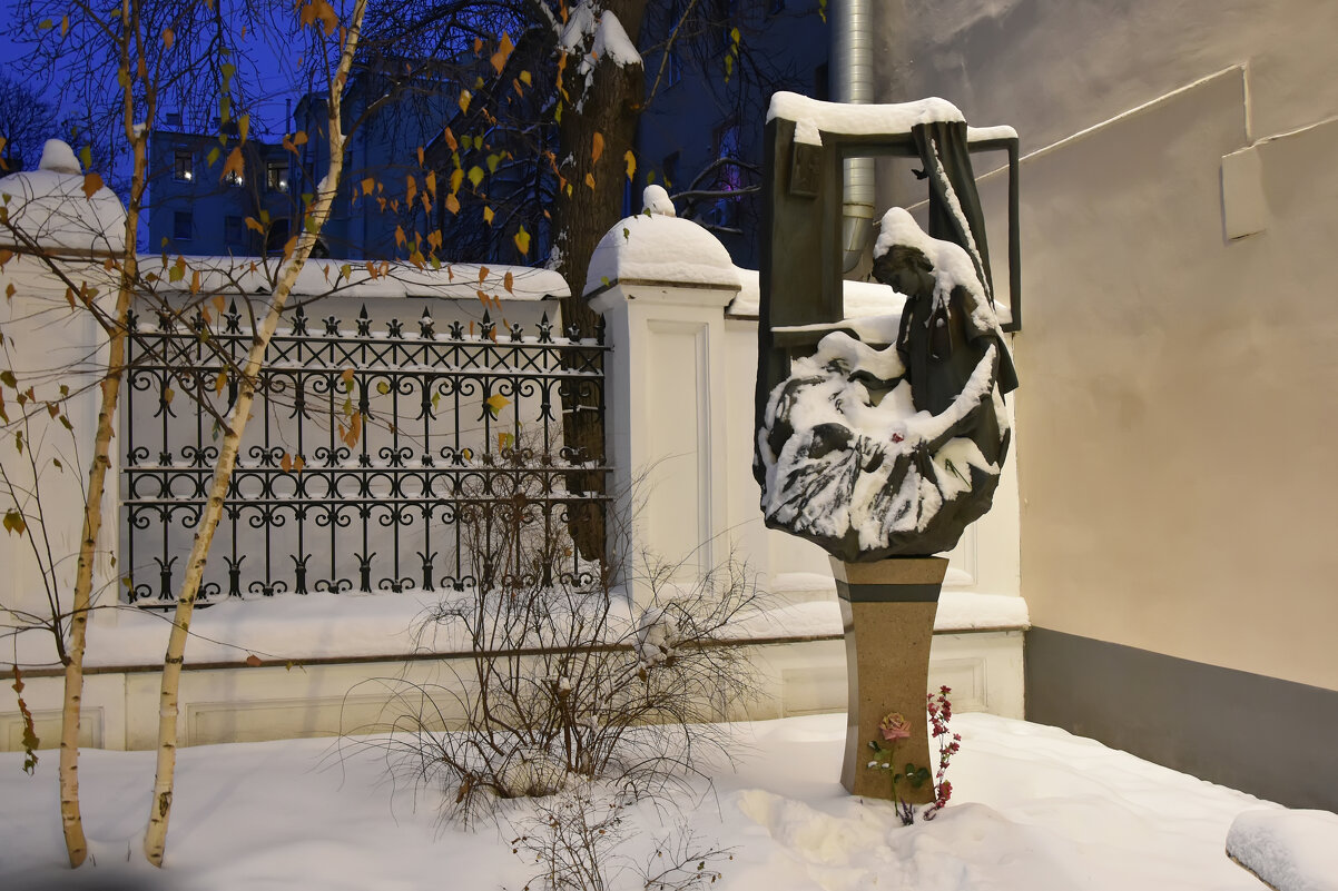 Москва. Памятник Доктору Лизе. - Наташа ***** Москва. Памятник Доктору Лизе. - Наташа *****