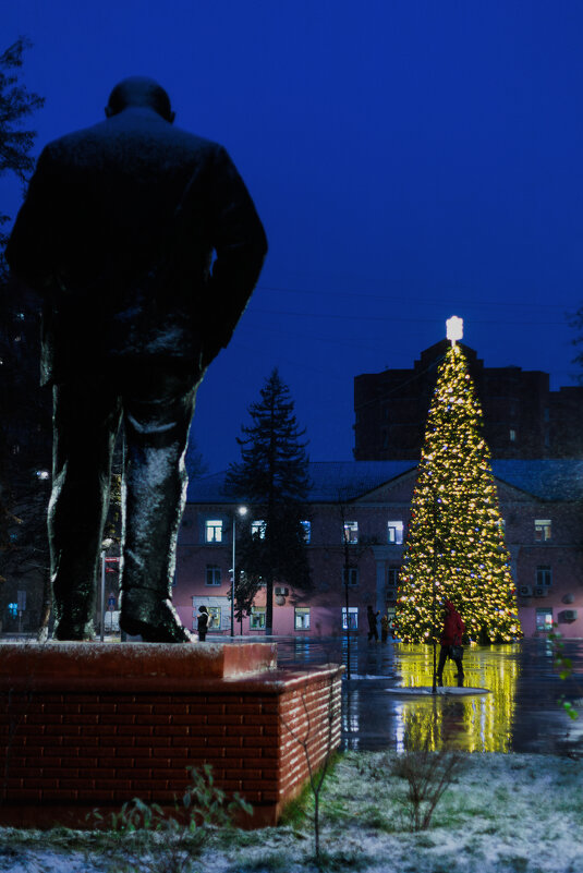 Ильич грустит, а люди веселятся - Roman stories -