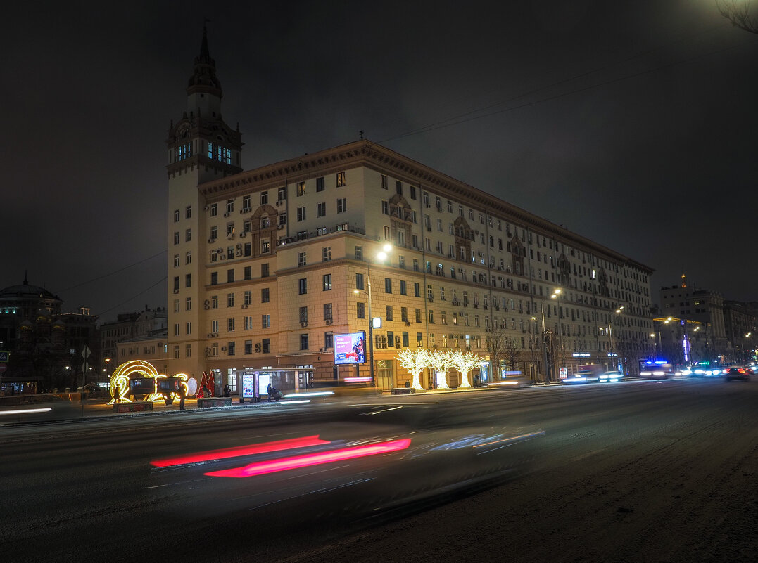 На Смоленской площади - Магомед .