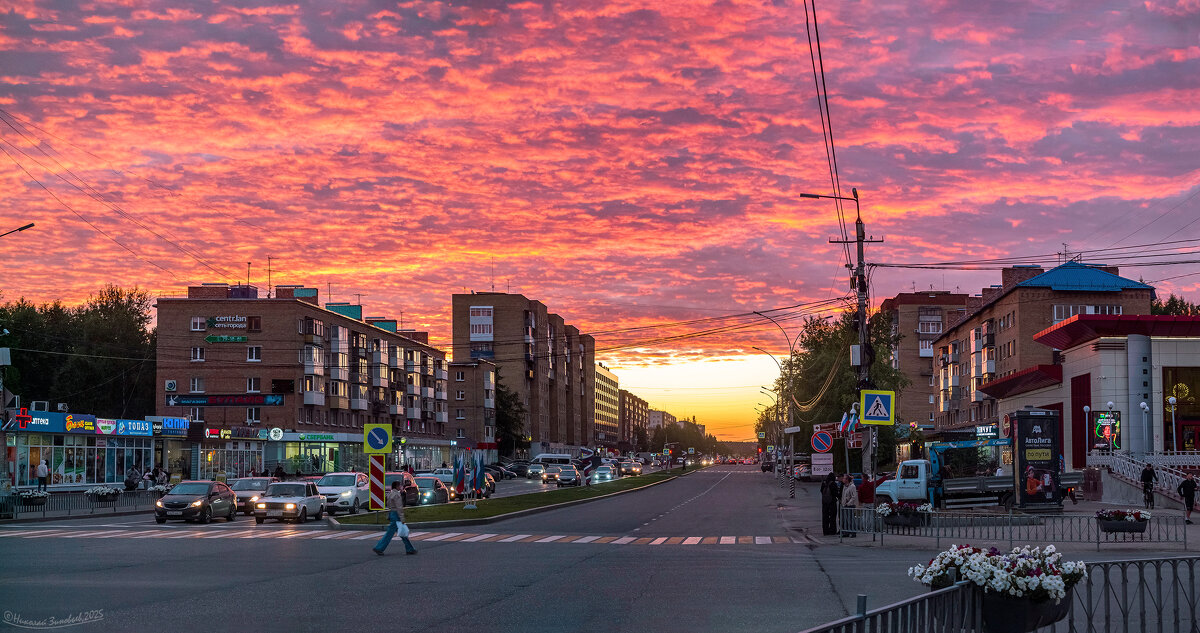 Пылающие закаты над Ухтой. Проспект Ленина - Николай Зиновьев Пылающие закаты над Ухтой. Проспект Ленина - Николай Зиновьев