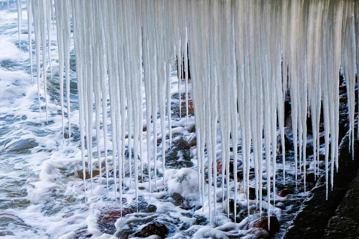 Ледяные сталактиты - Рита Симонова