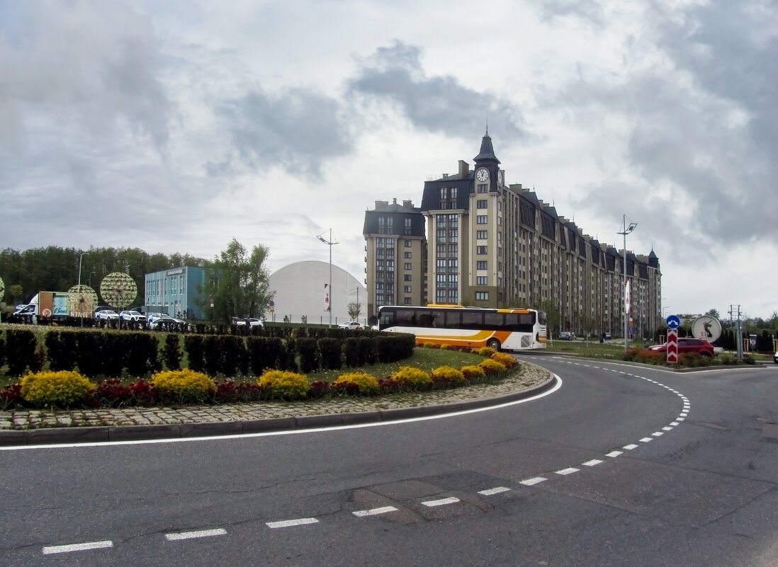 Дом на кольцевой дороге - Сергей Карачин